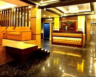 Hotel Orchard Suites - Dhaka - Front desk