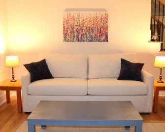 New House. Historic Milton DE. Dogfish Head Brewery and Beaches. - Milton - Living room