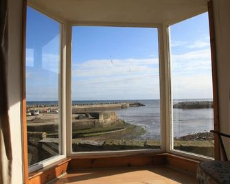 Attractive Georgian Cottage On Harbour Front With Wonderful Sea Views - Saltburn-by-the-Sea - Balcony