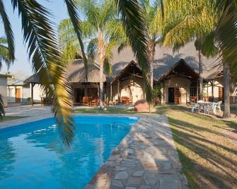 Oshakati Country Hotel - Oshakati - Pool