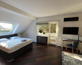 Whole house near the trade fair for up to 20 people - Essen - Chambre