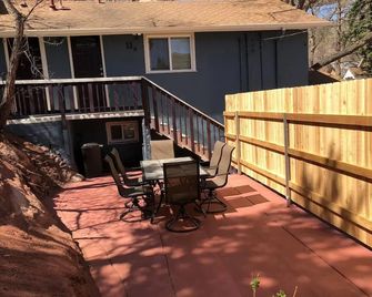 Of Manitou Springs 2min to Restaurants, Shops! - Manitou Springs - Balcón