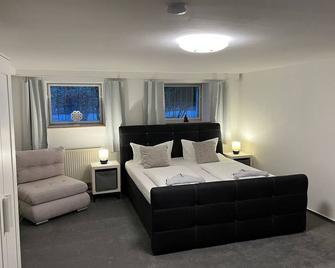 Souterrain Monteurwohnung mit Sauna und Garten - Rostock - Habitació