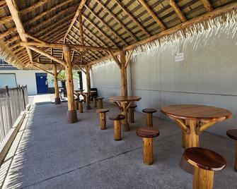 Studio 6 Alvin, TX - Alvin - Patio