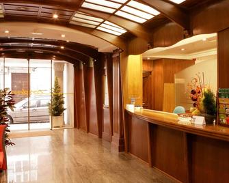 Hotel Cordón - Burgos - Front desk