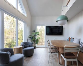 L'intemporel - half modern half vintage. Best for family and friends - Shannon - Dining room