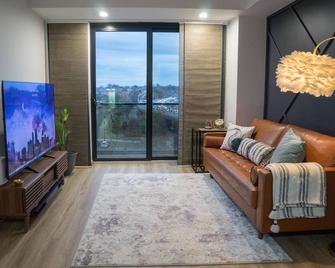 Apartment Close To Lga, Jfk, Citifield And Us Open - Queens - Ruang tamu