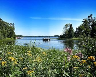 Atv, Boat, Fish, Golf, Ski, Snowmo, & More At Lakewoods Resort On Lake Namakagon - Cable - Vista del exterior