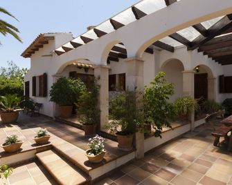 Villa with private pool, terraces, chill out and 50 meters from the sea - Sa Coma - Innenhof
