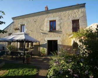 Charming villa in the vineyards, 10 minutes from Saumur - Souzay-Champigny - Edificio