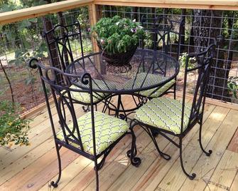 Tan Yurt On Beautiful Logan Martin Lake. Located in Clear Creek Cove RV Resort. - Talladega - Balcony