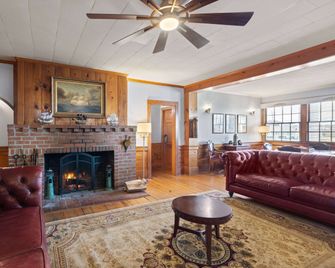 Days Inn by Wyndham Kill Devil Hills Oceanfront - Wilbur - Kill Devil Hills - Lounge