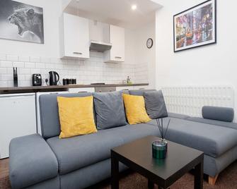 Kirkstall House - Leeds - Living room