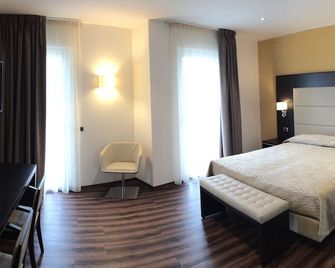 Hotel Villa Rosa - Nago–Torbole - חדר שינה