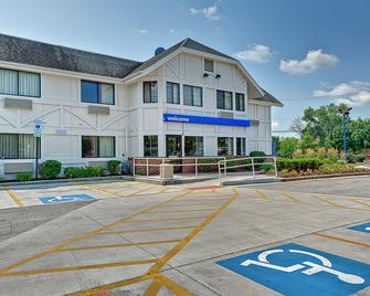 Motel 6 Chicago North Glenview - Glenview - Gebäude