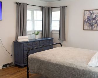 Charming 2-bedroom home, Close to I-57 with Fast WiFi in welcoming Marion - Marion - Phòng ngủ