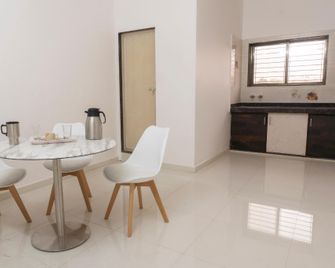 Hotel O Sai Hotel - Navsari - Comedor