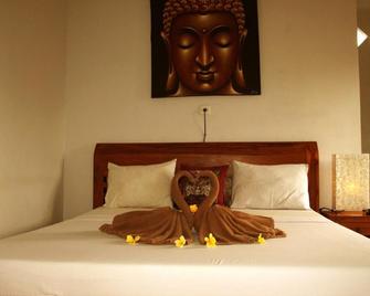 Suryadina Guest House - Ubud - Bedroom