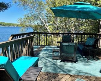 Awesome Game Room; Near Boyne Mtn; Fireplace; Stunning Lakefront Reno; Huge Deck - East Jordan - Balcony