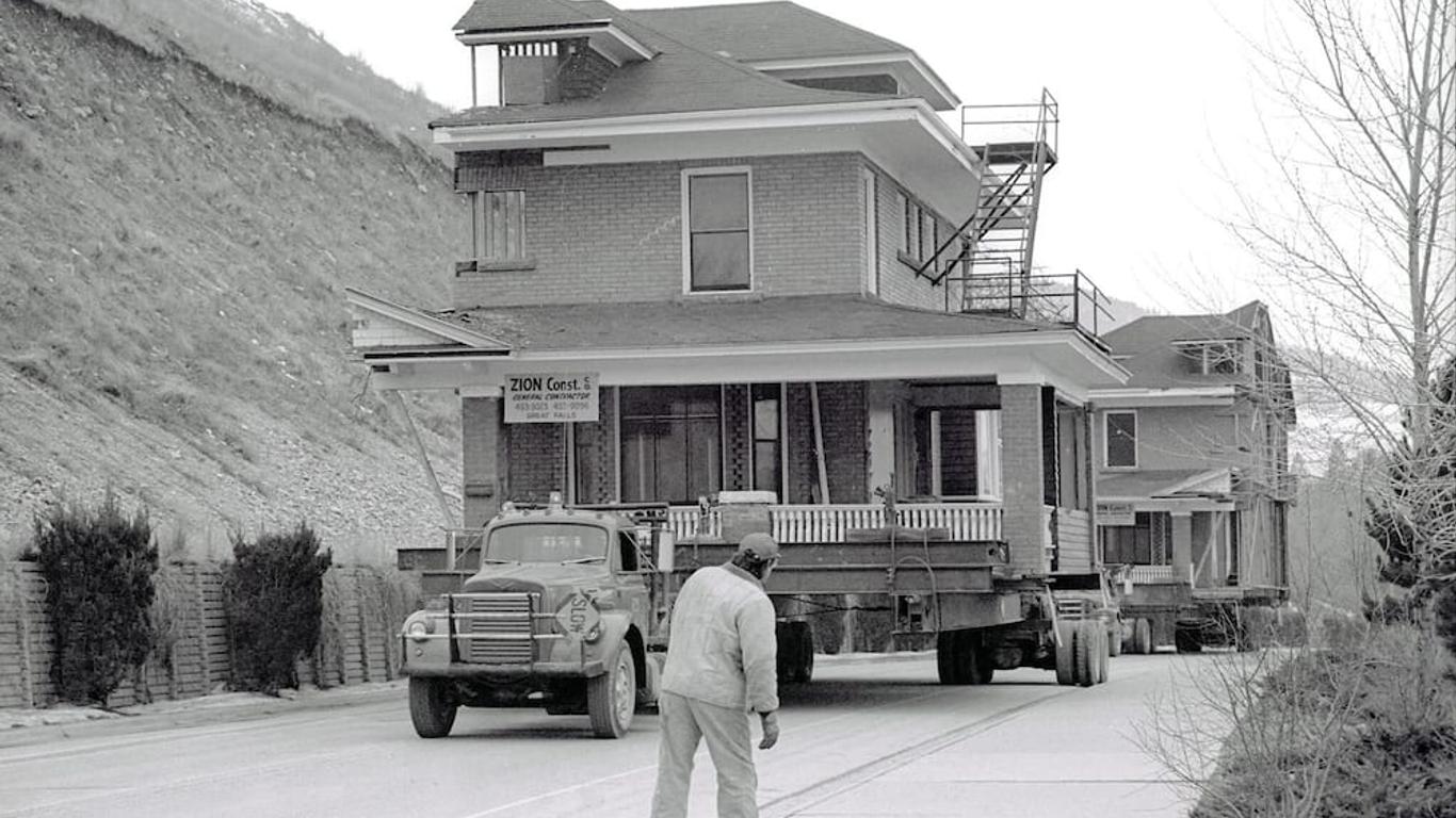 Goldsmith's River Front Inn
