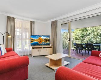 Terralong Terrace Apartments - Kiama - Living room