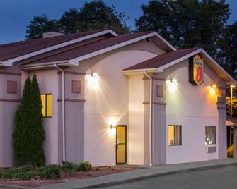 Super 8 by Wyndham Lewisburg - Lewisburg - Edificio