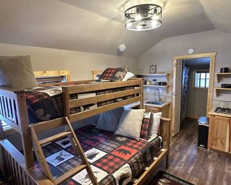 Wynken - Cloudcroft Cozy Cabin Near Downtown! - Cloudcroft - Bedroom