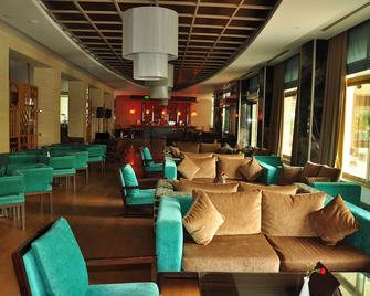 Port Side Resort Hotel - Side - Area lounge