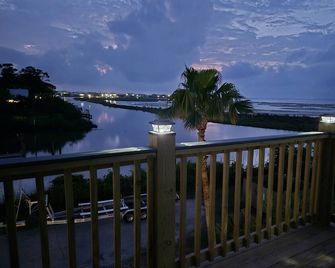 3 Bedroom Condo( Beach, & fish) Beautiful Bayside View and Perfect Sunsets - Dauphin Island - Balcón