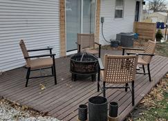 Cute Cottage-2 min from downtown Lincoln - Lincoln - Patio