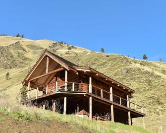 Hand Crafted Log Cabin On The Salmon River With Private Sand Beach - Riggins - Edificio