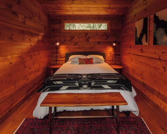 Canyon Creek Cabins: #3 - Granite Falls - Bedroom