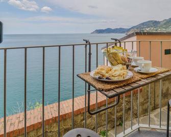 Il Baluardo Sea View Apartment on the Cliff - Manarola - Balcony