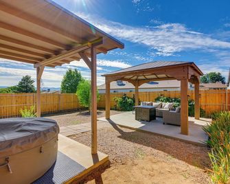 Hot Tub and Fire Pit Prescott Valley Retreat! - Prescott Valley - Terasa