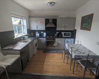 The Apartment at Chalk House - 3 Beds - 1 Cot - Huddersfield - Kitchen