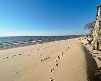 Douglas Beach Cottage: Lake Michigan Waterfront, Private Beach, Pet Friendly - Douglas - Beach