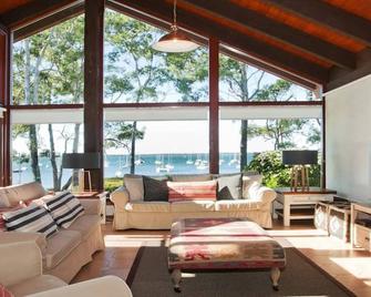 Izba - Huskisson - Living room