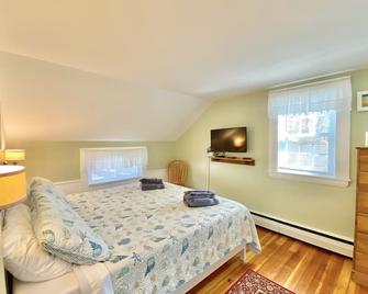 Steps To The Ocean! Perfect Location!!! - Hyannis - Bedroom