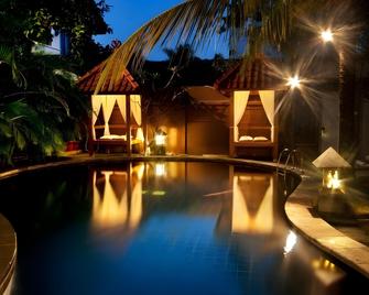 Nyiur Indah Beach Hotel - Pangandaran - Басейн