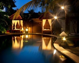 Nyiur Indah Beach Hotel - Pangandaran - Pool