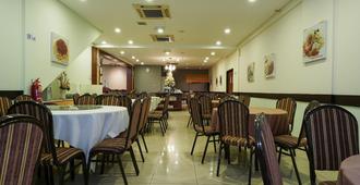 OYO 43955 N9 Business Hotel - Kampung Baharu Nilai - Restaurant