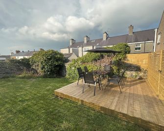 1 Mona Terrace - Holyhead - Patio