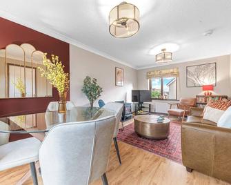 Gorgeous Cottage near Cartmel with Free Spa Access - Cartmel - Living room