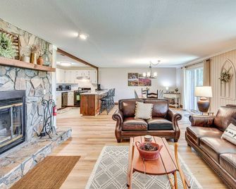 Newly Renovated Sky Valley Condo with Mtn Views - Dillard - Sala de estar