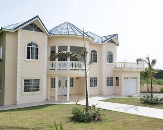 Celebrity Villa Jamaica - Montego Bay - Building