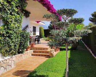 Exclusiva villa con piscina - Calafat - Patio