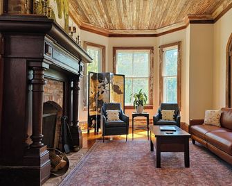The Glynns by Louisiana Hospitality Group - Saint Francisville - Huiskamer