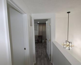 Entire Townhouse Springfield Va - Springfield - Hallway