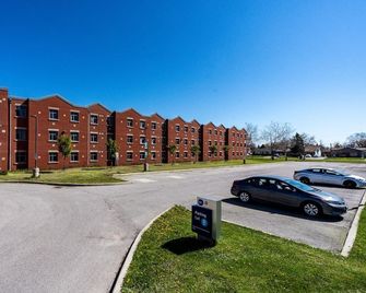 Residence & Conference Centre - Welland - Welland - Building
