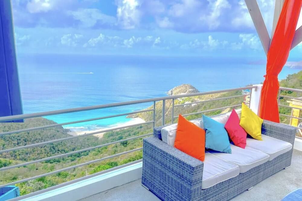 Family-sized villa- 5 mins from secluded beach! 10 mins from city centre! - Road Town - Balcony